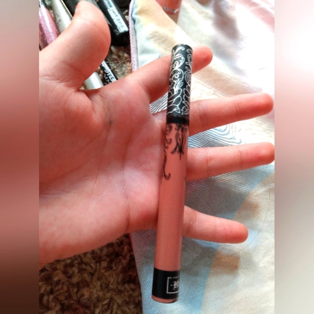 A really cute cream brown lipstick and can put a really cute lip gloss with it
